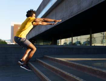 Squat jump bermanfaat meningkatkan kekuatan otot, kecepatan dan daya ledak