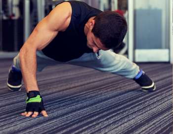 One arm side push up dapat menguatkan otot trisep