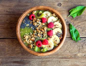 smoothie bowl buah dan sayur adalah pilihan yang sempurna untuk menu diet