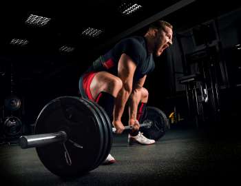 deadlift adalah gerakan yang sangat sederhana, tapi sangat powerful untuk bulking