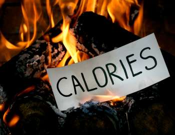 squat juga menjadi pilihan terbaik untuk membakar kalori ditubuh kita