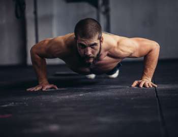 push up merupakan salah satu latihan terbaik untuk meningkatkan massa otot