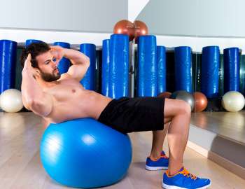 apa saja latihan otot perut yang bisa dliakukan di gym?
