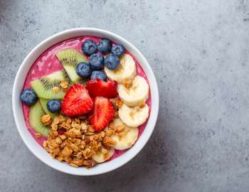 smoothie bowl dengan chia seed sangat bagus bagi kamu yang mencari asupan yang kaya nutrisi