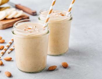 Jus pisang dan almond menambah berat badan dengan cara yang sehat dan alami